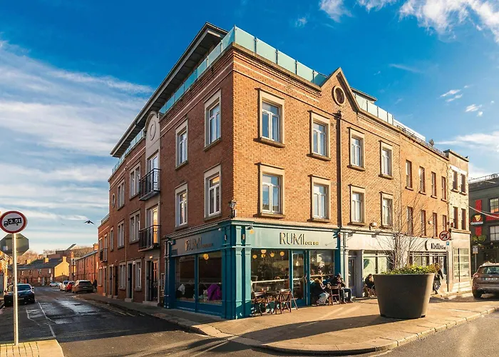 Dean Swift Square By At *