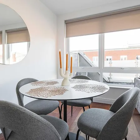 Dean Swift Square By At Апартаменты *