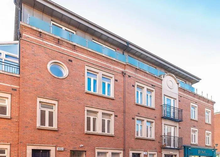 Dean Swift Square By At Apartment *