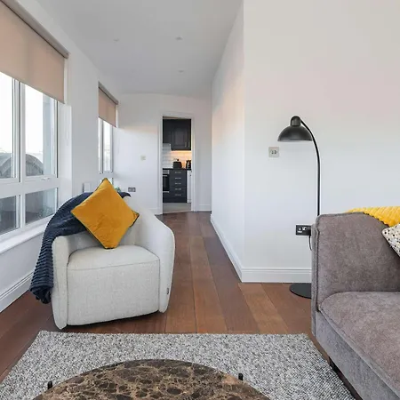 Διαμέρισμα Dean Swift Square By At