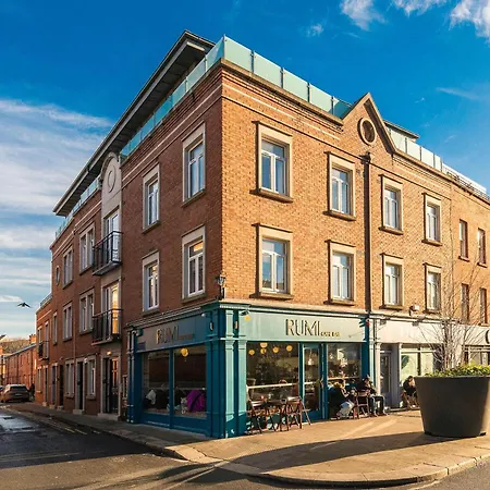 Dean Swift Square By At *