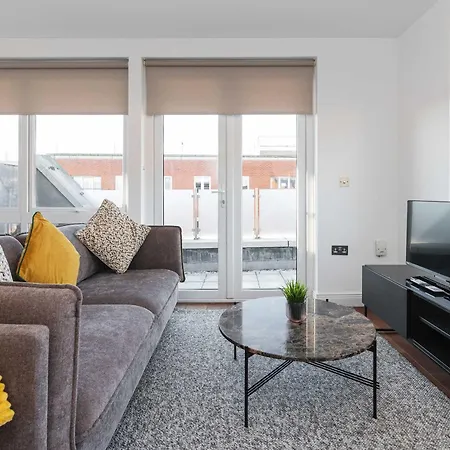 Dean Swift Square By At