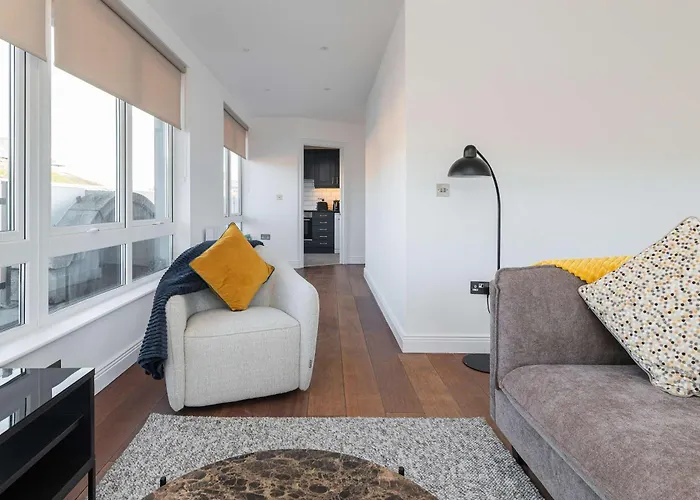 Διαμέρισμα Dean Swift Square By At